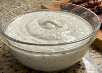 Molho cremoso fácil que é sucesso garantido no churrasco