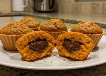 Delícia fit! Bolinho de cenoura com recheio de chocolate feito na Airfryer