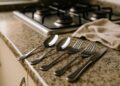 Como recuperar o brilho dos talheres com truques simples de cozinha