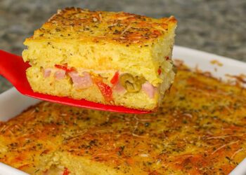 Aprenda a fazer uma torta pizza de liquidificador fofinha e super saborosa