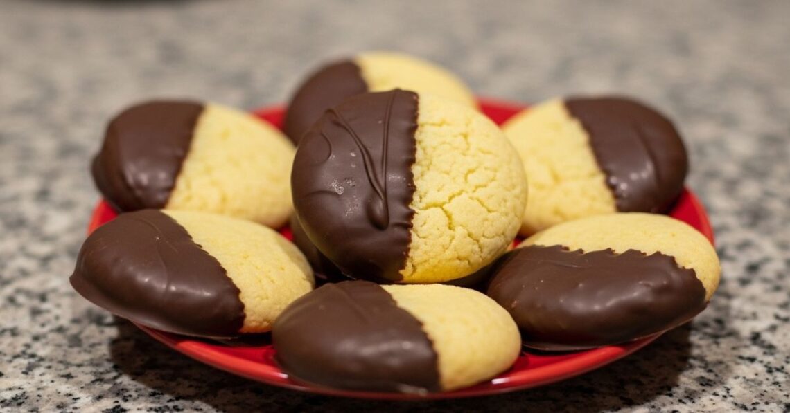 Sequilho de maracujá com chocolate que derrete na boca