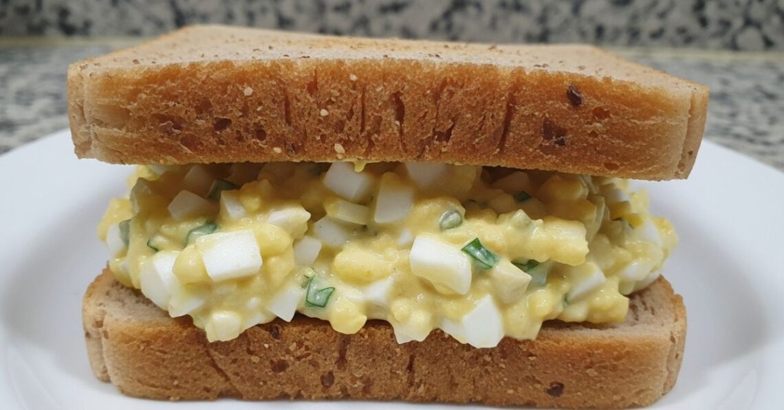 Sanduíche de pasta de ovos: rápido e delicioso
